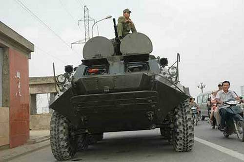 Xe chiến đấu bọc thép lội nước chở quân BTR-60. Khả năng cơ động cao trên nhiều địa hình khác nhau chính là điểm mạnh của loại xe thiết giáp này.